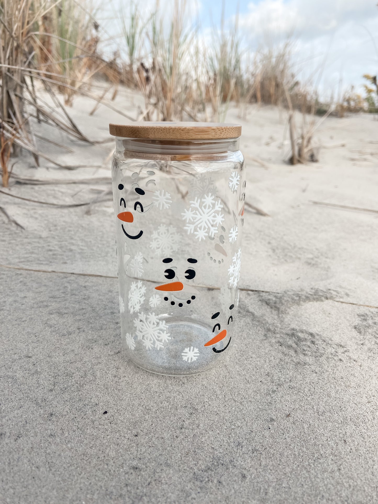 Snowmen & Snowflakes | 12oz Glass Tumbler with Straw & Lid Tumbler